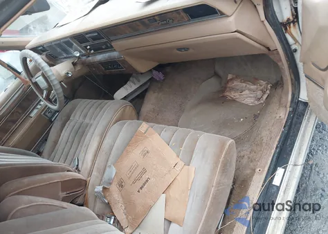 1984 Lincoln Town Car z USA, uszkodzony, nr VIN 1LNBP96F0EY648835